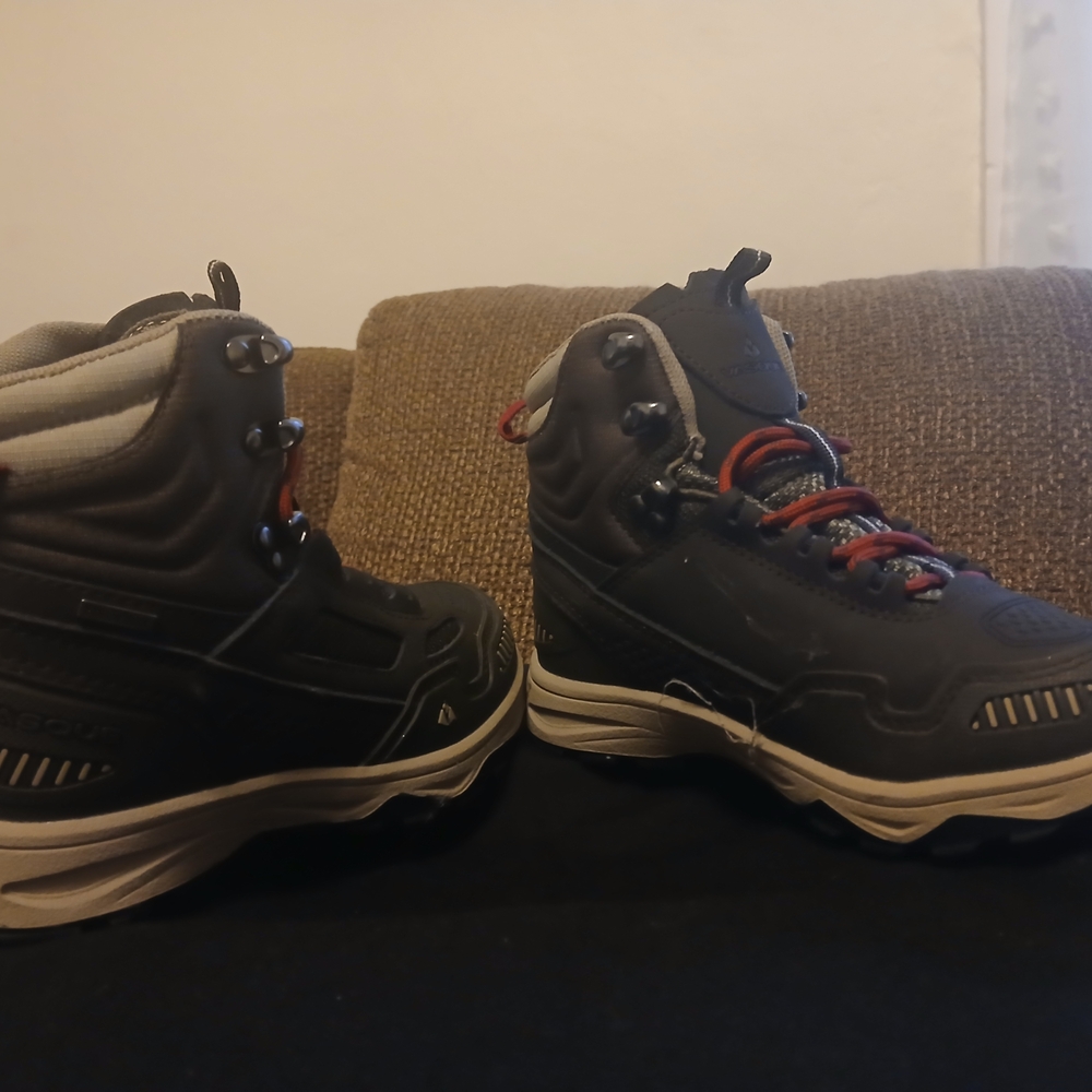 Vasque Kids Boots - Black and Red - Picture 2 of 5